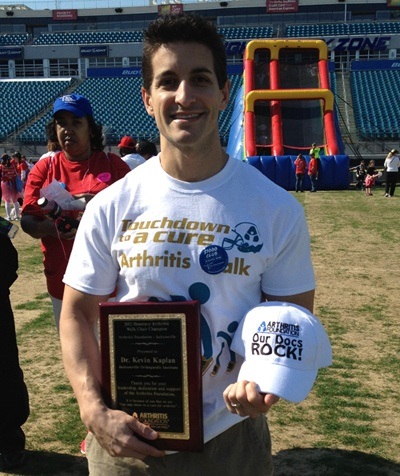 Dr. Kaplan being honored at the 2013 Arthritis Walk